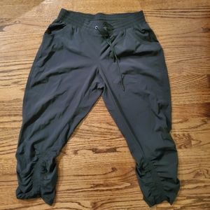Athleta Prima Capri Pants